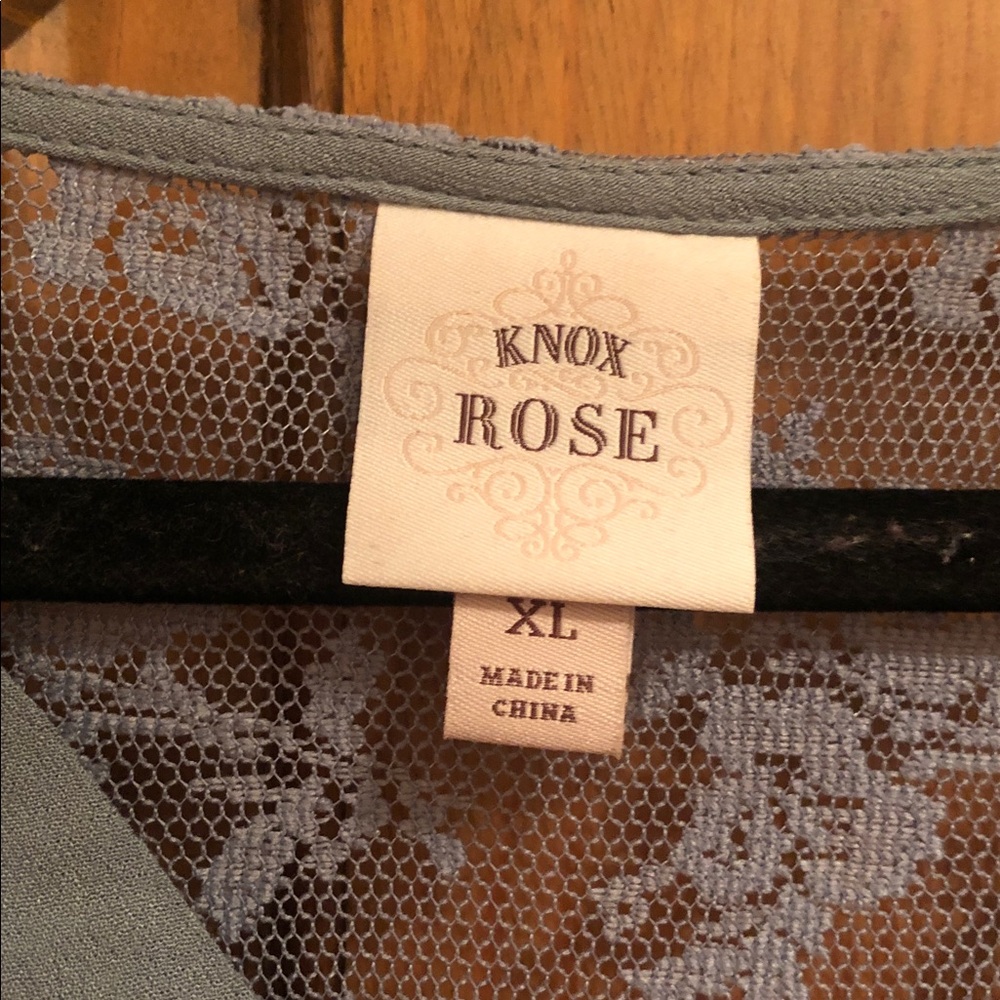Knox Rose Dusty Blue Sleeveless Embroidered V-Neck Sleeveless Top - Picture 2 of 6